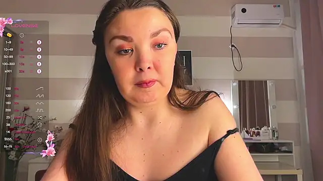 liliaMaivis online show from November 2025 06:19:02 PM