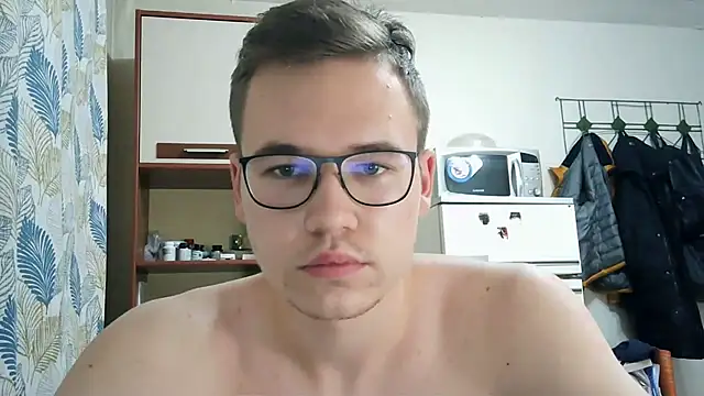 Snapshot of Yminoske chatting on December 2025 04:05:01 PM Yminoske online show from December 2025 04:05:01 PM