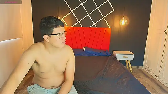 Snapshot of Logan_Chloe chatting on November 2025 11:54:02 AM Logan Chloe online show from November 2025 11:54:02 AM