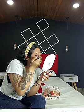 Snapshot of Logan_Chloe chatting on December 2025 11:37:01 AM Logan Chloe online show from December 2025 11:37:01 AM