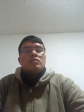 Snapshot of Logan_Chloe chatting on December 2025 11:41:02 AM Logan Chloe online show from December 2025 11:41:02 AM