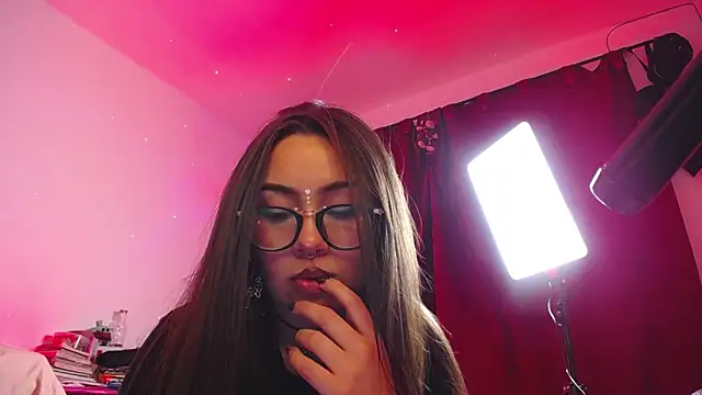 Snapshot of _Pariiss chatting on April 2026 02:51:02 AM Pariiss online show from April 2026 02:51:02 AM