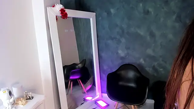 BellaRooux online show from December 2025 12:24:02 PM