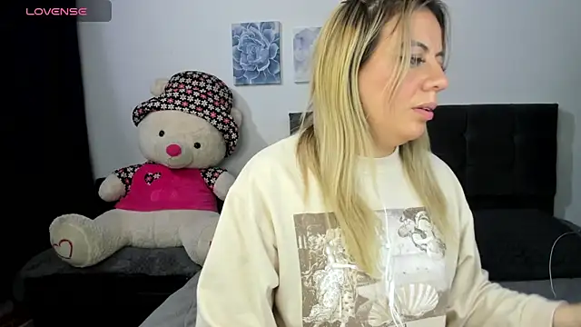 ariannawil online show from April 2026 12:11:02 AM