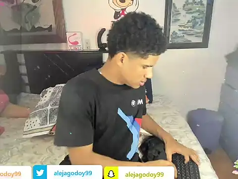 Snapshot of JUANBIGCOCK21CM chatting on November 2025 12:40:01 PM JUANBIGCOCK21CM online show from November 2025 12:40:01 PM