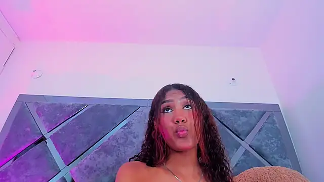 luciagray1 online show from November 2025 11:43:02 PM