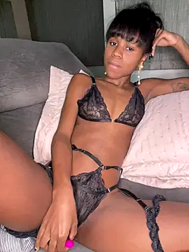 mayalouise online show from November 2025 04:01:02 AM