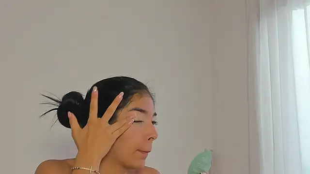 lunnarosse online show from November 2025 01:11:02 PM