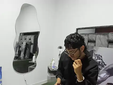 Snapshot of maximoseductor chatting on November 2025 03:18:02 AM maximoseductor online show from November 2025 03:18:02 AM