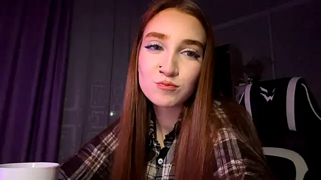 HollyPaw online show from November 2025 07:46:01 PM