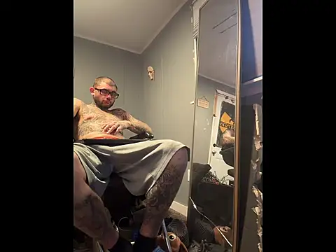 Snapshot of trickydickydaddy chatting on April 2026 11:25:02 AM trickydickydaddy online show from April 2026 11:25:02 AM