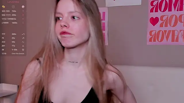 TiffinyMergist online show from November 2025 07:24:02 PM