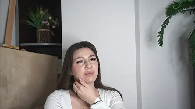 Snapshot of BrittanieBlunt chatting on November 2025 04:00:01 AM BrittanieBlunt online show from November 2025 04:00:01 AM