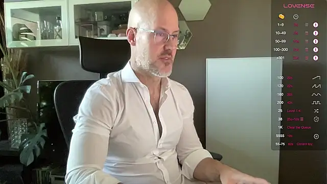 Snapshot of the_new_fit_rubinho chatting on April 2026 07:08:01 AM the new fit rubinho online show from April 2026 07:08:01 AM