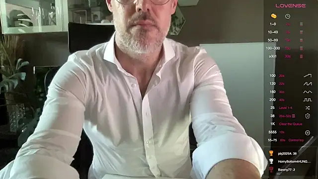 Snapshot of the_new_fit_rubinho chatting on April 2026 06:19:01 AM the new fit rubinho online show from April 2026 06:19:01 AM