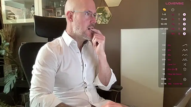 Snapshot of the_new_fit_rubinho chatting on April 2026 08:31:02 AM the new fit rubinho online show from April 2026 08:31:02 AM