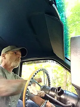 Snapshot of throbbby@xh chatting on April 2026 10:51:02 PM throbbbyxh online show from April 2026 10:51:02 PM