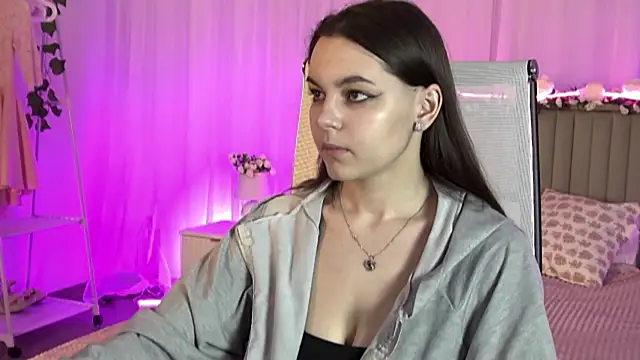 Snapshot of FrancescaCavaliere chatting on April 2026 07:22:01 AM FrancescaCavaliere online show from April 2026 07:22:01 AM