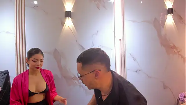 Aron and molly online show from November 2025 12:38:02 PM