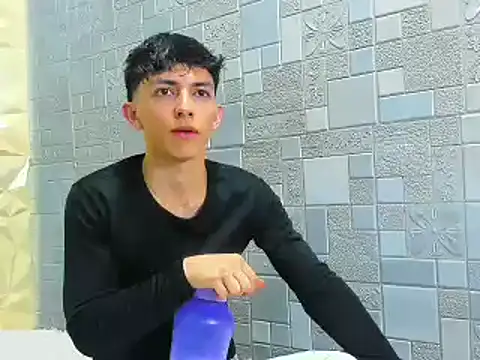 ElanGiraldo online show from November 2025 10:32:02 PM