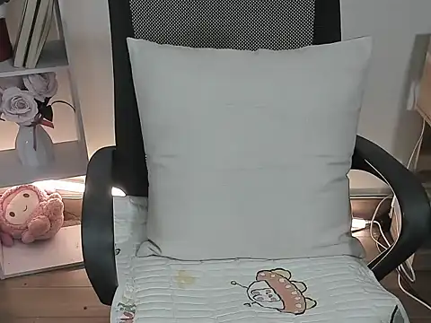 Lee-Young66 online show from March 2026 02:28:02 AM