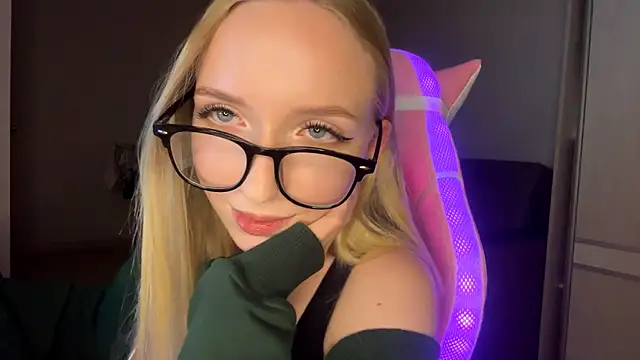 LaceDream online show from November 2025 09:15:01 PM