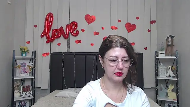 Snapshot of RoseHille chatting on March 2026 06:06:01 AM RoseHille online show from March 2026 06:06:01 AM