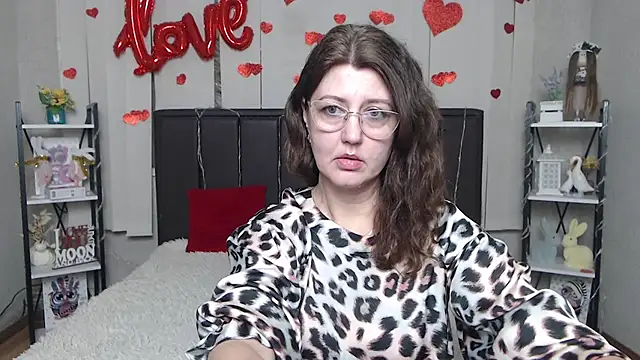 Snapshot of RoseHille chatting on March 2026 06:13:02 PM RoseHille online show from March 2026 06:13:02 PM