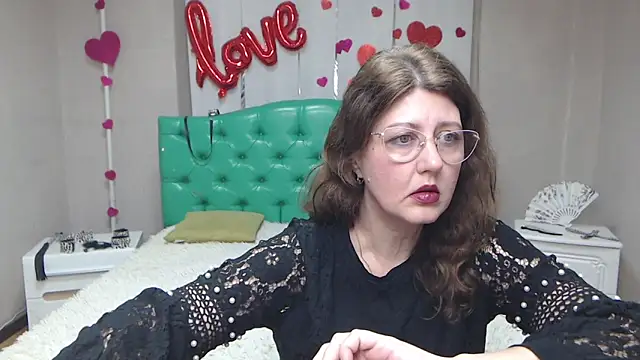 Snapshot of RoseHille chatting on April 2026 05:08:02 PM RoseHille online show from April 2026 05:08:02 PM