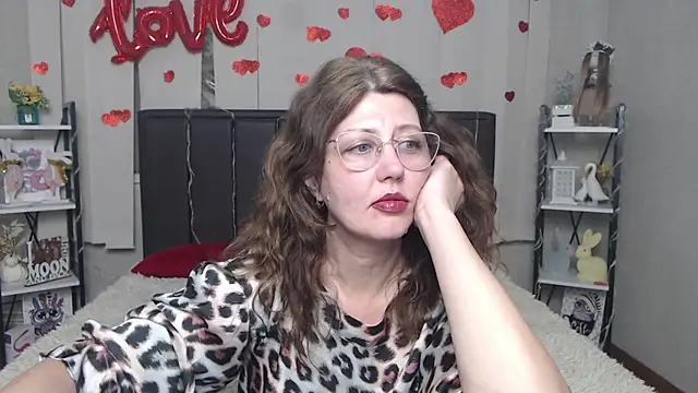 Snapshot of RoseHille chatting on April 2026 05:14:02 PM RoseHille online show from April 2026 05:14:02 PM