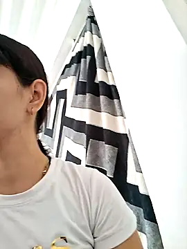 Skinny Wet online show from November 2025 12:49:01 PM