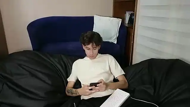 Derekswan online show from November 2025 02:00:01 AM