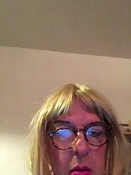 Snapshot of simone_xdressing chatting on January 2025 12:42:01 AM simone xdressing online show from January 2025 12:42:01 AM