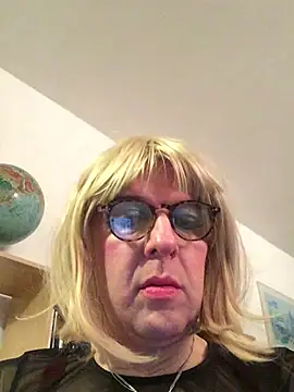 Snapshot of simone_xdressing chatting on February 2025 12:30:01 AM simone xdressing online show from February 2025 12:30:01 AM