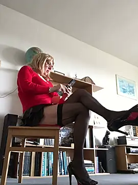 Snapshot of simone_xdressing chatting on March 2025 10:11:01 AM simone xdressing online show from March 2025 10:11:01 AM