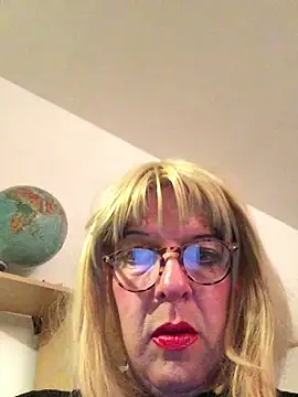 Snapshot of simone_xdressing chatting on October 2025 11:36:01 PM simone xdressing online show from October 2025 11:36:01 PM