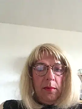 Snapshot of simone_xdressing chatting on July 2026 05:49:02 PM simone xdressing online show from July 2026 05:49:02 PM