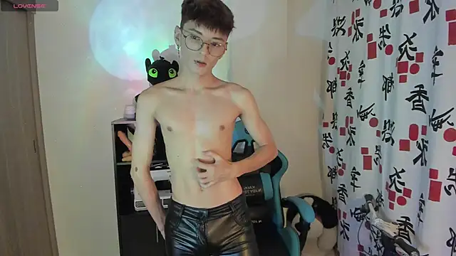 Snapshot of RYO_BLEU_ chatting on April 2026 03:28:02 AM RYO BLEU online show from April 2026 03:28:02 AM