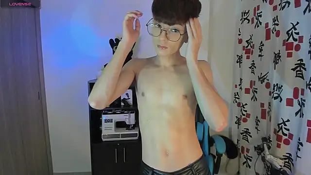 Snapshot of RYO_BLEU_ chatting on April 2026 03:55:01 AM RYO BLEU online show from April 2026 03:55:01 AM