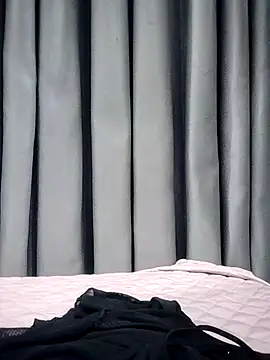   Anna    online show from November 2025 07:57:01 PM