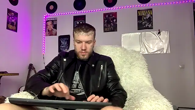 Snapshot of Huntall77 chatting on March 2026 04:53:02 AM Huntall77 online show from March 2026 04:53:02 AM