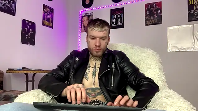 Snapshot of Huntall77 chatting on March 2026 05:37:02 AM Huntall77 online show from March 2026 05:37:02 AM