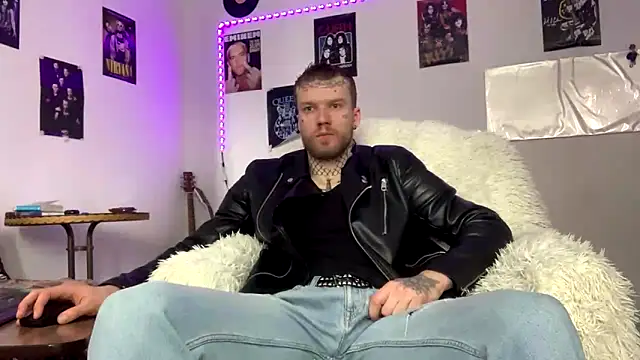 Snapshot of Huntall77 chatting on March 2026 06:17:01 AM Huntall77 online show from March 2026 06:17:01 AM