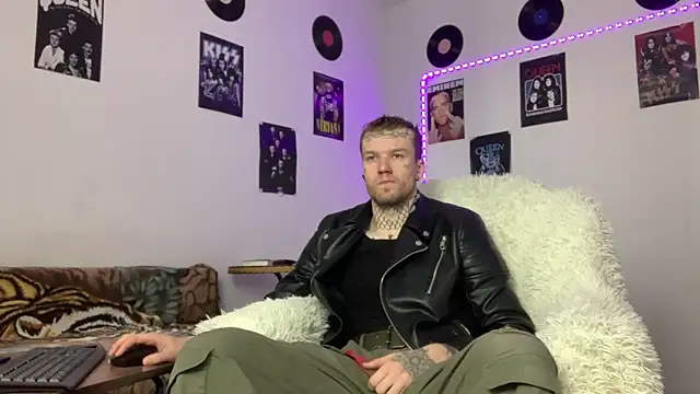 Snapshot of Huntall77 chatting on March 2026 04:41:01 AM Huntall77 online show from March 2026 04:41:01 AM