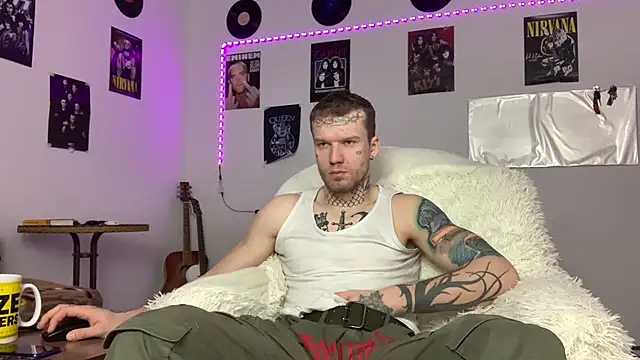 Snapshot of Huntall77 chatting on March 2026 05:44:01 AM Huntall77 online show from March 2026 05:44:01 AM