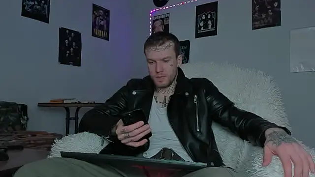 Snapshot of Huntall77 chatting on March 2026 06:39:02 AM Huntall77 online show from March 2026 06:39:02 AM