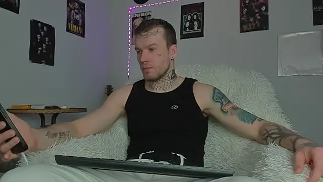 Snapshot of Huntall77 chatting on March 2026 04:48:01 AM Huntall77 online show from March 2026 04:48:01 AM