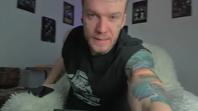 Snapshot of Huntall77 chatting on March 2026 05:11:02 AM Huntall77 online show from March 2026 05:11:02 AM