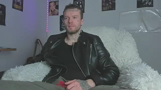 Snapshot of Huntall77 chatting on March 2026 04:45:02 AM Huntall77 online show from March 2026 04:45:02 AM