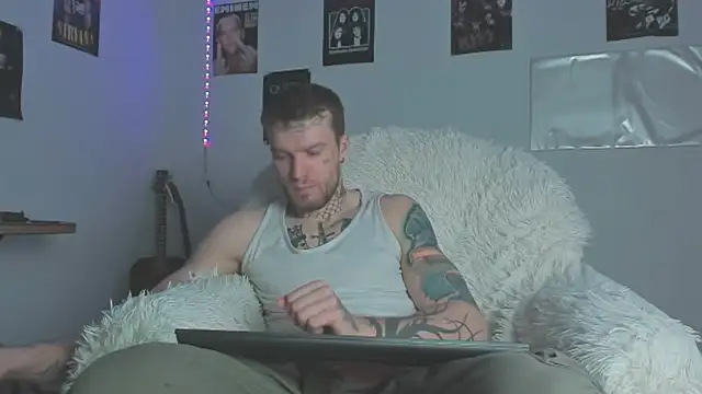 Snapshot of Huntall77 chatting on March 2026 04:50:02 PM Huntall77 online show from March 2026 04:50:02 PM